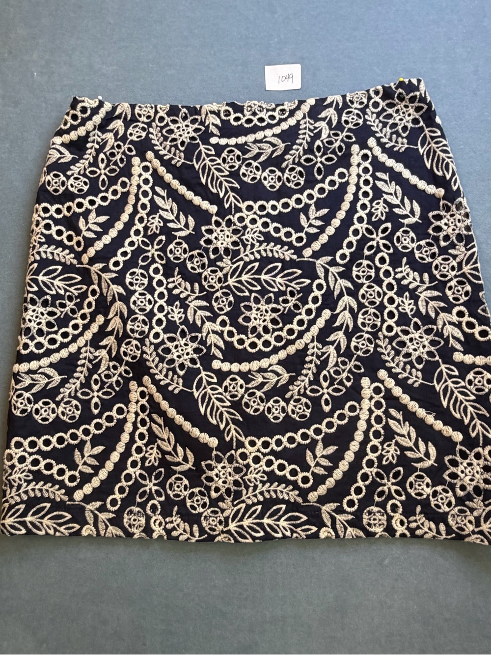 Mi Ami Embroidered Navy and Cream Lined Skirt Size Small